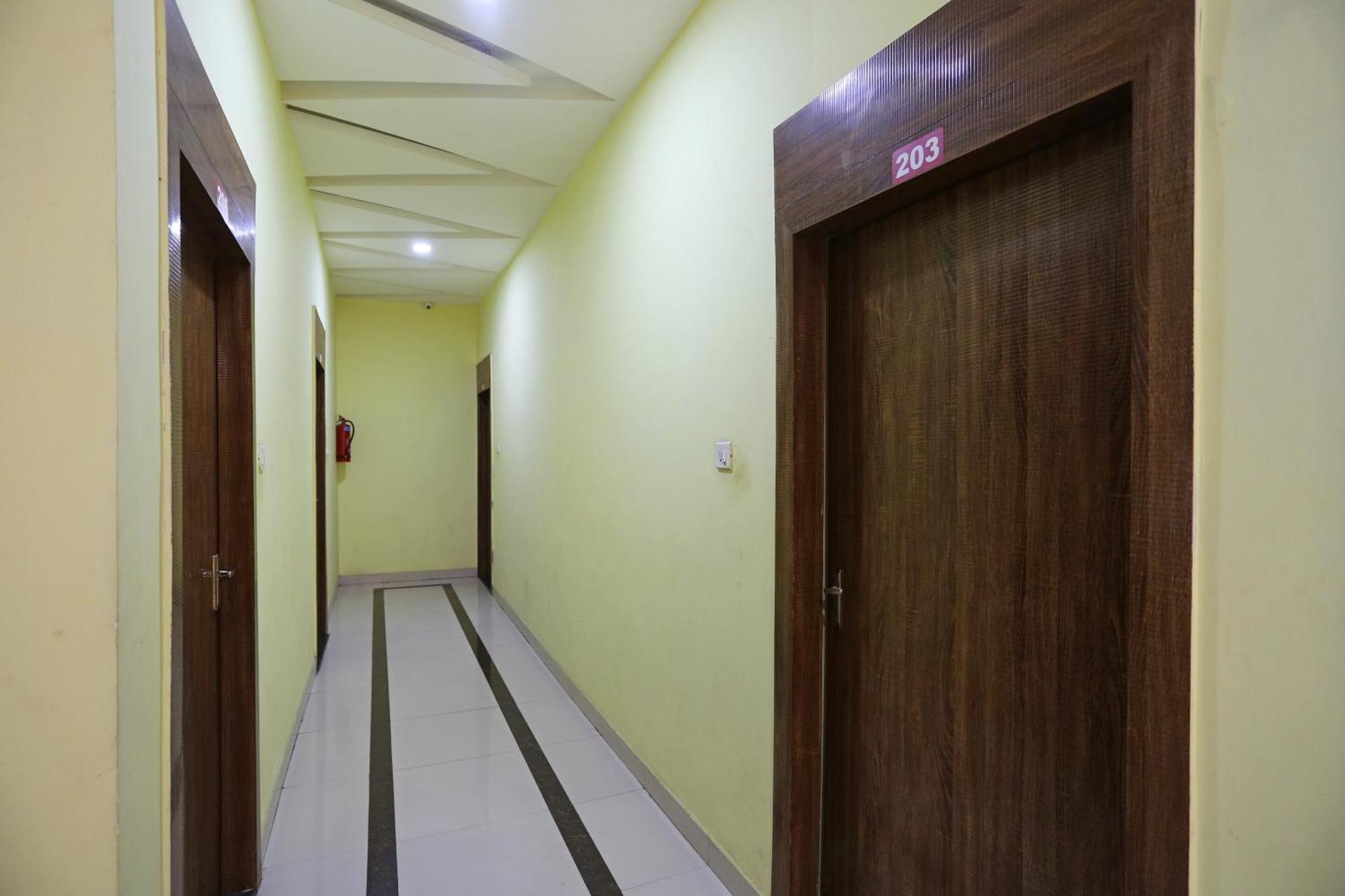 OYO 4154 Hotel Pearl Rāipur Buitenkant foto